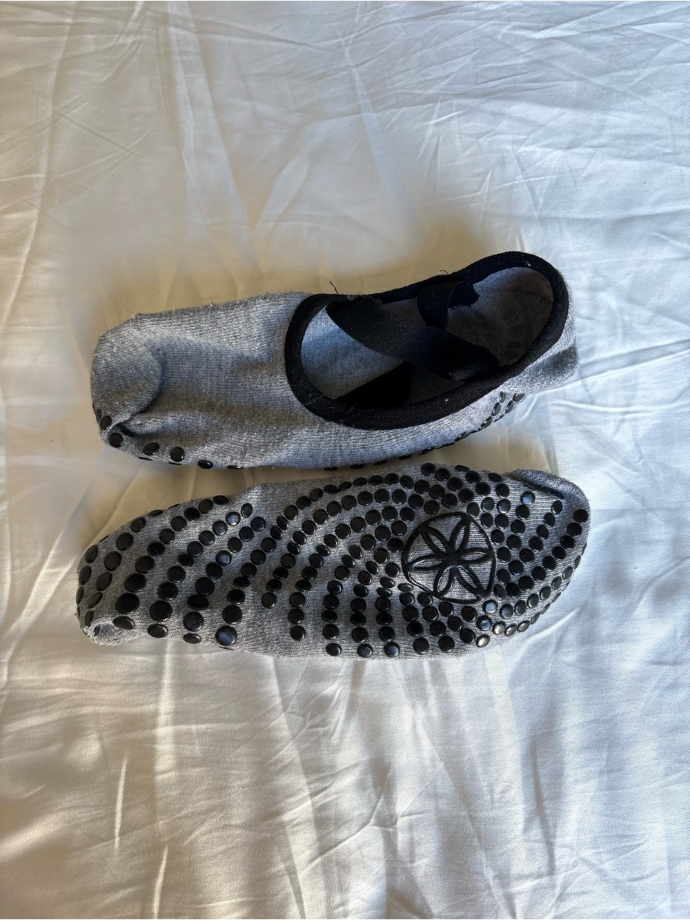 GAIAM Gray Grip Yoga Socks with Elastic Strap